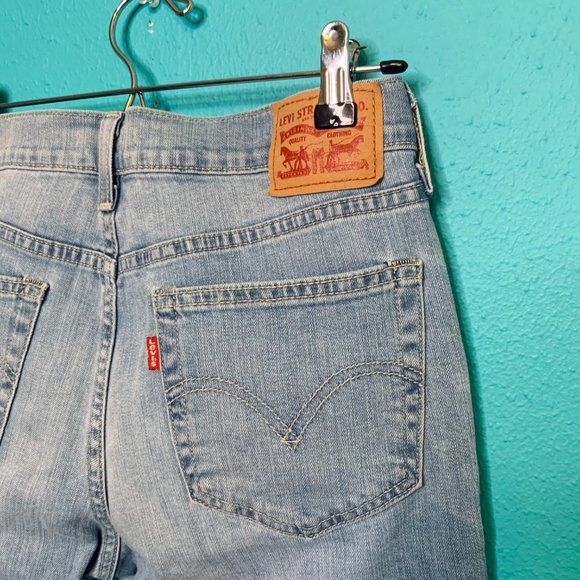 Levi's Boyfriend Jeans - Picture 6 of 9